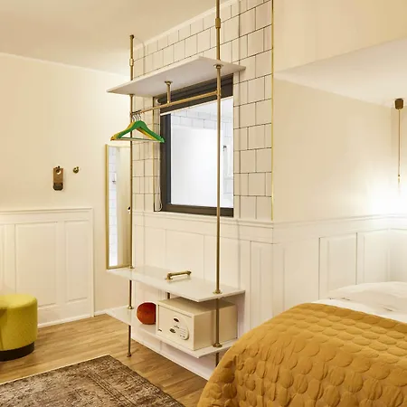 Max Brown Midtown, Part Of Sircle Collection 3*