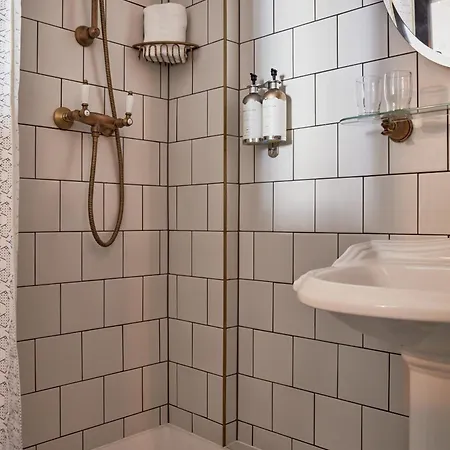 Max Brown Midtown, Part Of Sircle Collection 3*