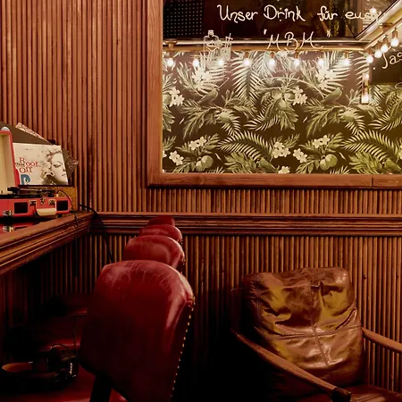 Max Brown Midtown, Part Of Sircle Collection 3*