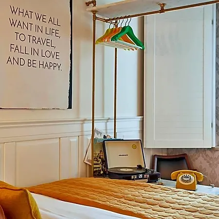 Max Brown Midtown, Part Of Sircle Collection 3*