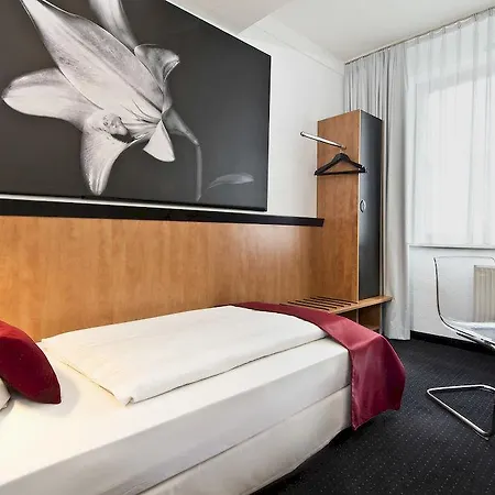 Max Brown Midtown, Part Of Sircle Collection 3*