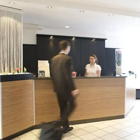 Max Brown Midtown, Part Of Sircle Collection Dusseldorf