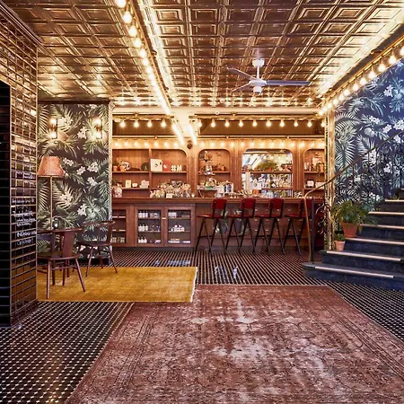 Max Brown Midtown, Part Of Sircle Collection 3*