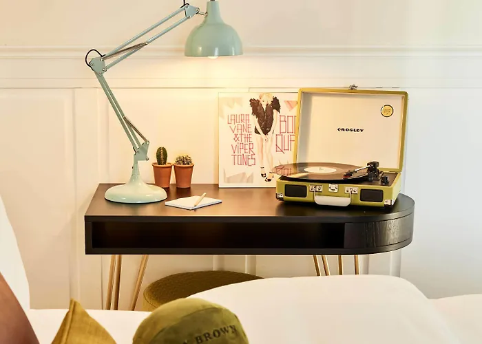 Max Brown Midtown, Part Of Sircle Collection Dusseldorf