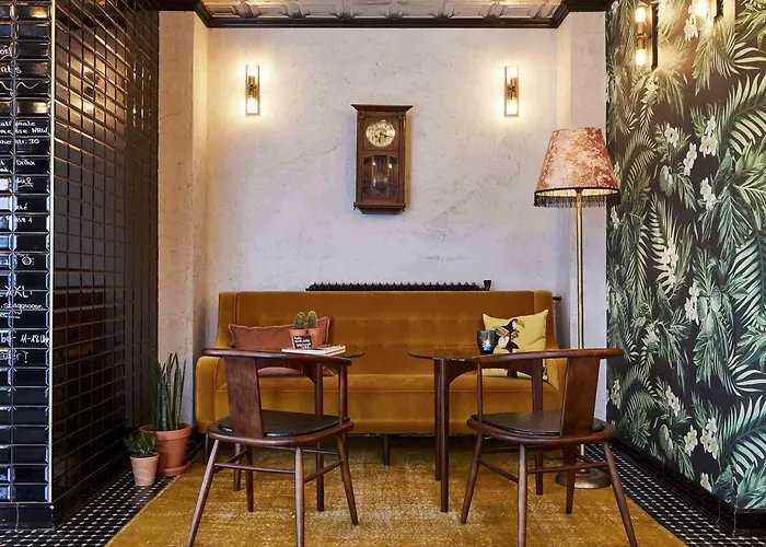 Max Brown Midtown, Part Of Sircle Collection 3*