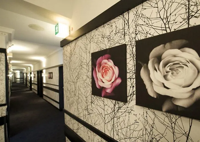 Max Brown Midtown, Part Of Sircle Collection