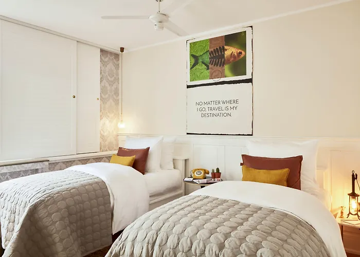 Max Brown Midtown, Part Of Sircle Collection 3*