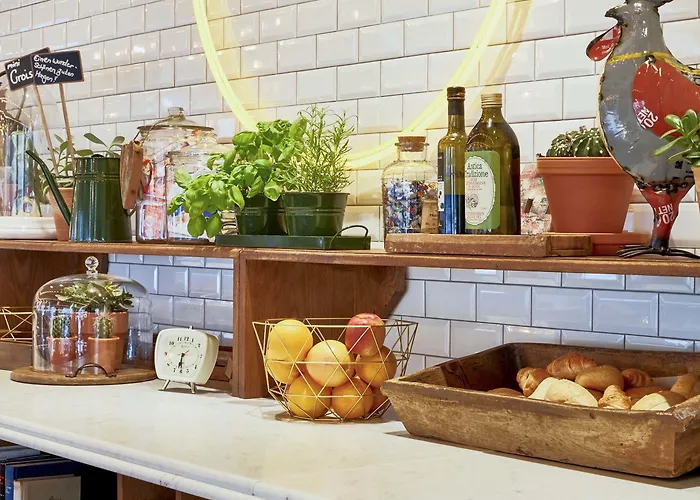 Max Brown Midtown, Part Of Sircle Collection 3*