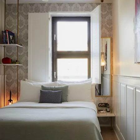 Max Brown Midtown, Part Of Sircle Collection 3*