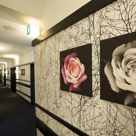 Max Brown Midtown, Part Of Sircle Collection