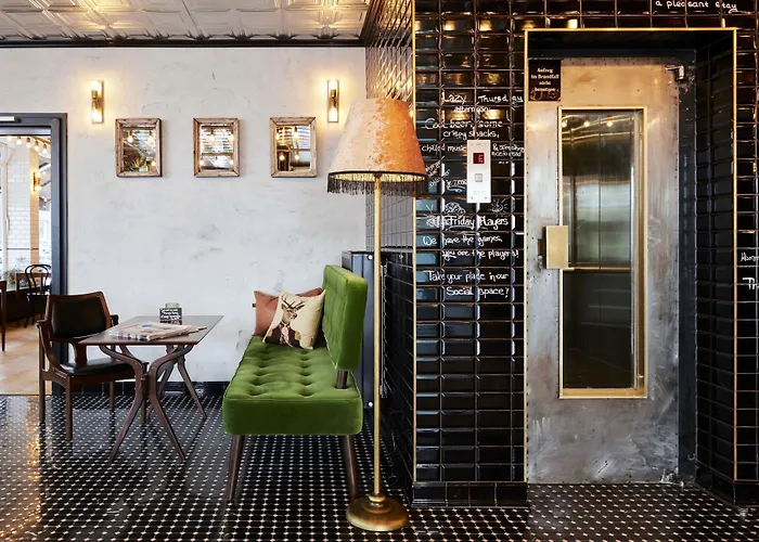 Max Brown Midtown, Part Of Sircle Collection Dusseldorf