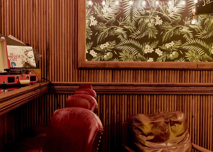 Max Brown Midtown, Part Of Sircle Collection 3*