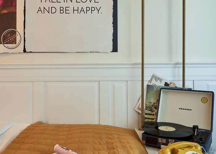 Max Brown Midtown, Part Of Sircle Collection 3*