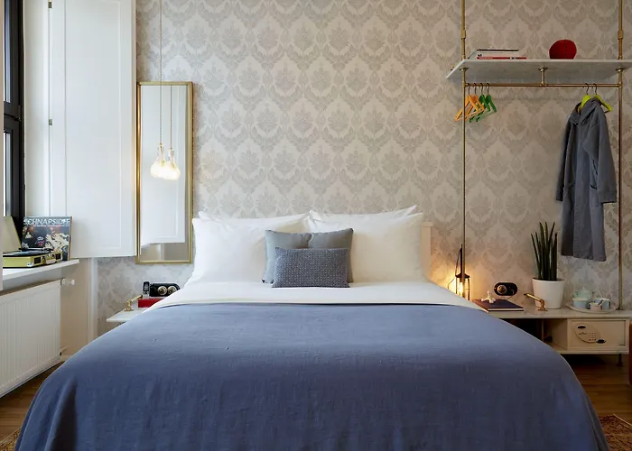 Max Brown Midtown, Part Of Sircle Collection 3*